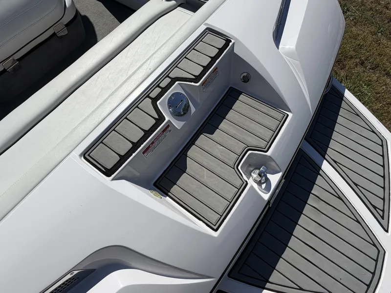 Slide: The Image of Correct Craft Ski Nautique 200 OB 2011 - 6536658