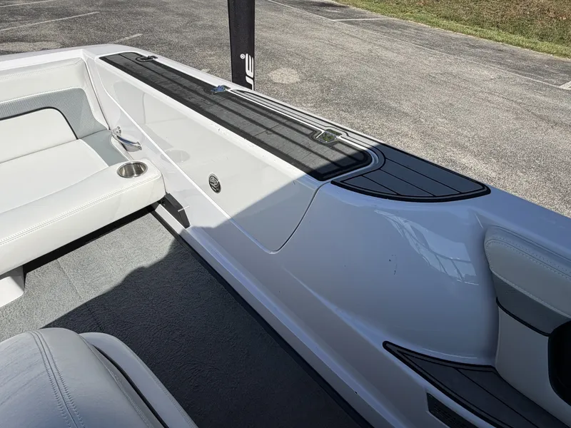 Slide: The Image of Correct Craft Ski Nautique 200 OB 2011 - 6536649