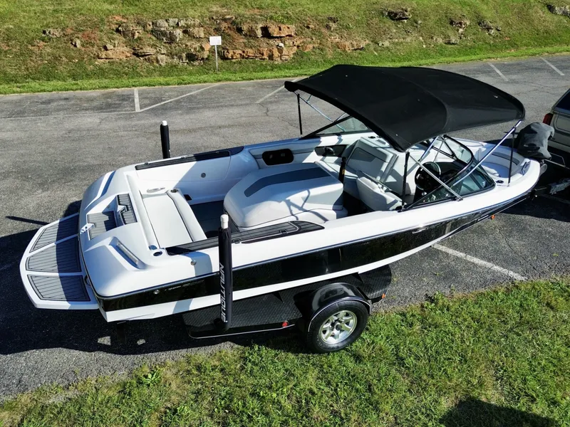 Slide: The Image of Correct Craft Ski Nautique 200 OB 2011 - 6536585
