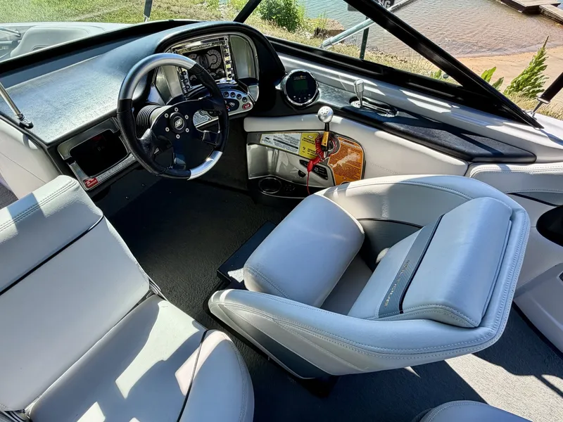 Slide: The Image of Correct Craft Ski Nautique 200 OB 2011 - 6536614