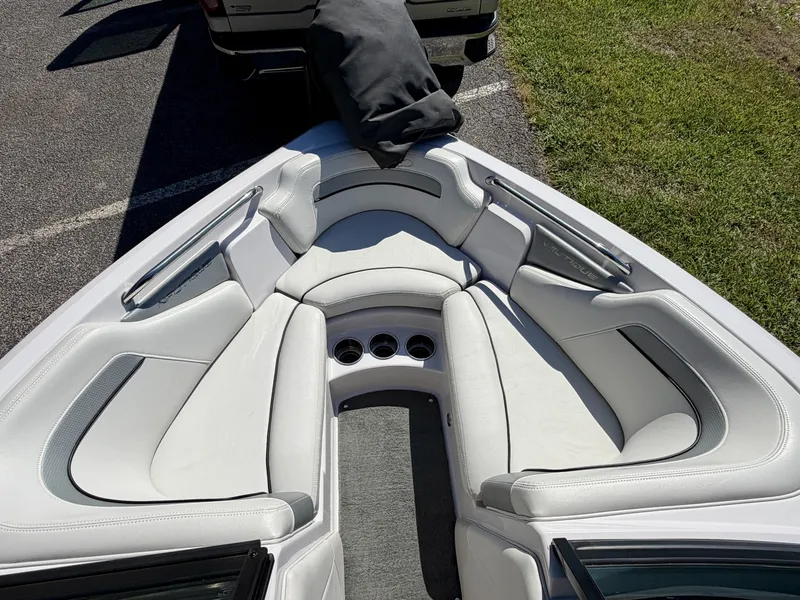 Slide: The Image of Correct Craft Ski Nautique 200 OB 2011 - 6536631