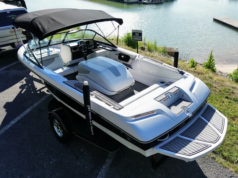 Slide: The Image of Correct Craft Ski Nautique 200 OB 2011 - 6536582