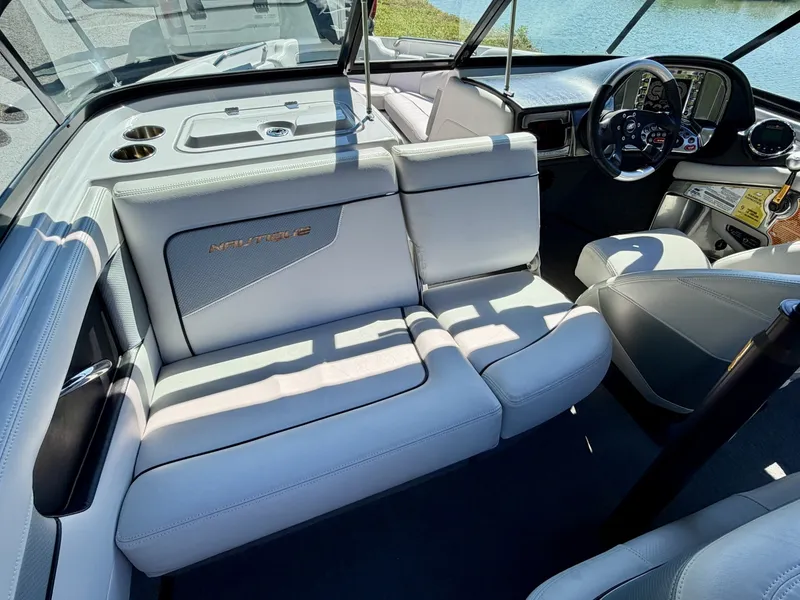 Slide: The Image of Correct Craft Ski Nautique 200 OB 2011 - 6536612