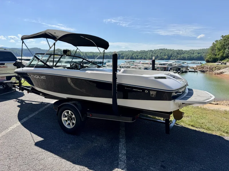 Slide: The Image of Correct Craft Ski Nautique 200 OB 2011 - 6536606