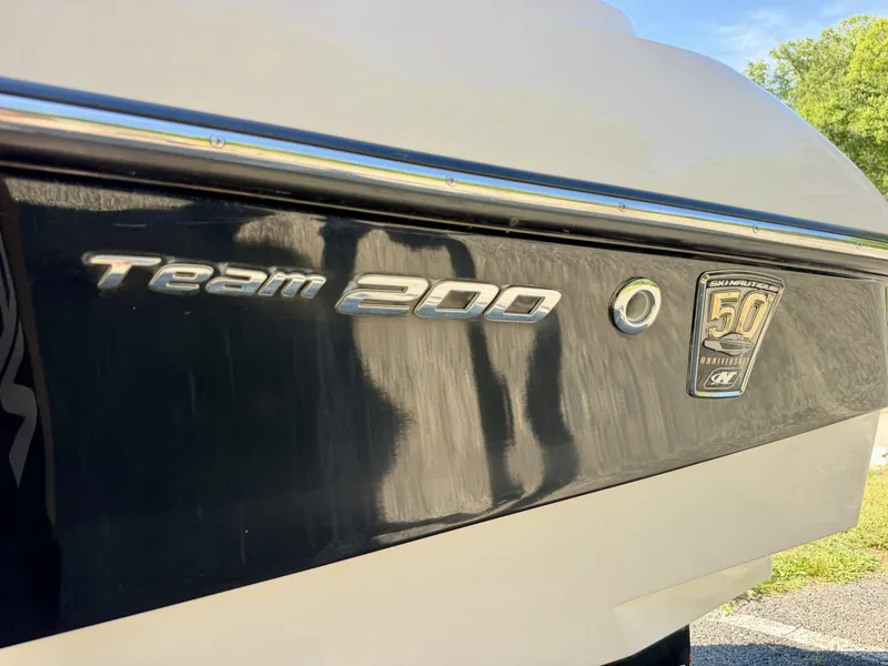 Slide: The Image of Correct Craft Ski Nautique 200 OB 2011 - 6536733
