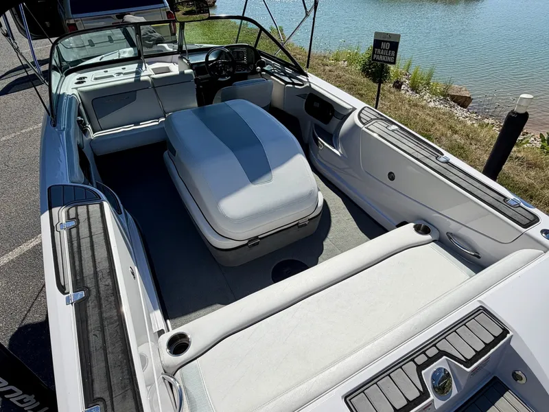 Slide: The Image of Correct Craft Ski Nautique 200 OB 2011 - 6536609