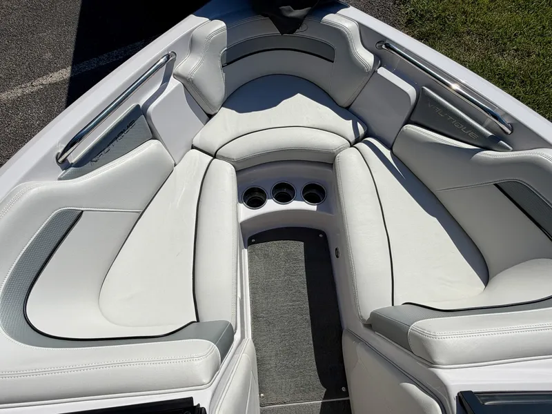 Slide: The Image of Correct Craft Ski Nautique 200 OB 2011 - 6536633
