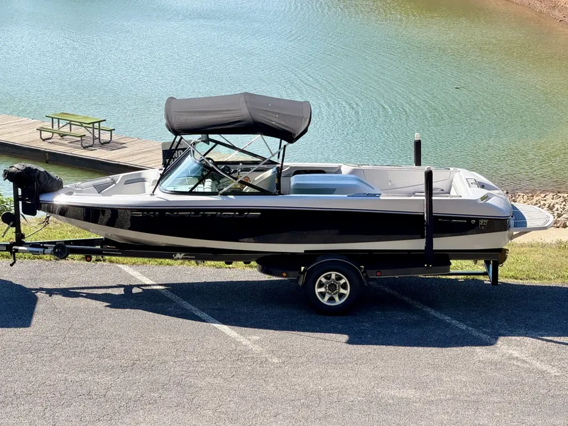 The Image of Correct Craft Ski Nautique 200 OB 2011 - 6536579