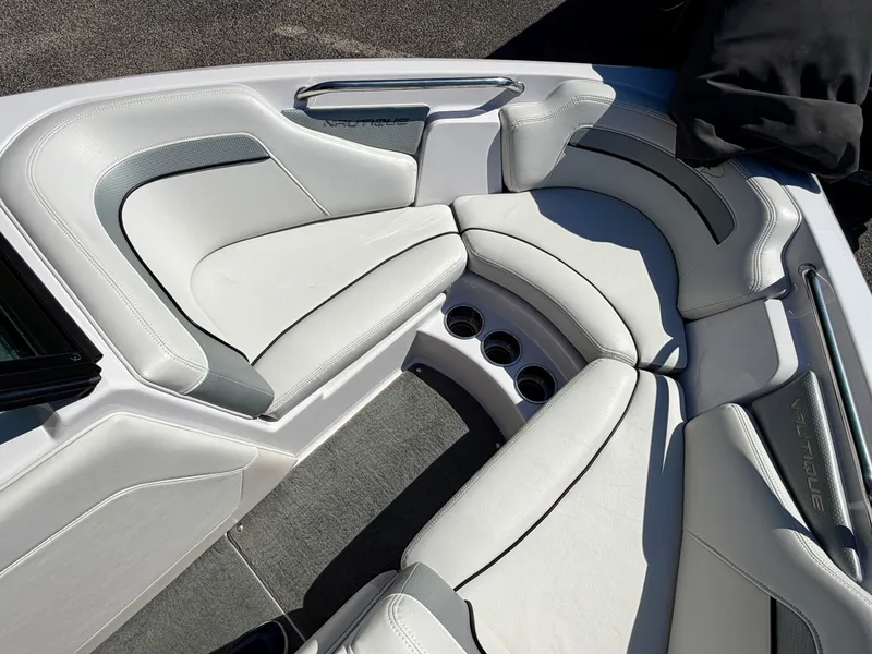 Slide: The Image of Correct Craft Ski Nautique 200 OB 2011 - 6536632