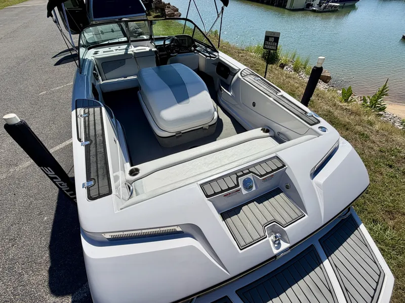 Slide: The Image of Correct Craft Ski Nautique 200 OB 2011 - 6536608