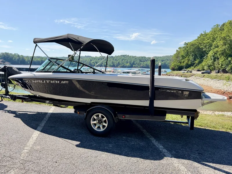 Slide: The Image of Correct Craft Ski Nautique 200 OB 2011 - 6536593