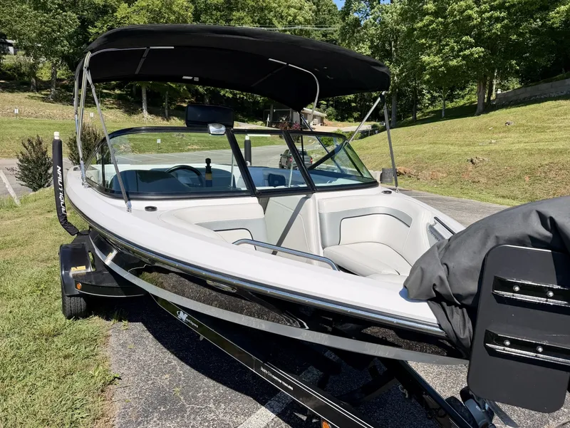 Slide: The Image of Correct Craft Ski Nautique 200 OB 2011 - 6536603