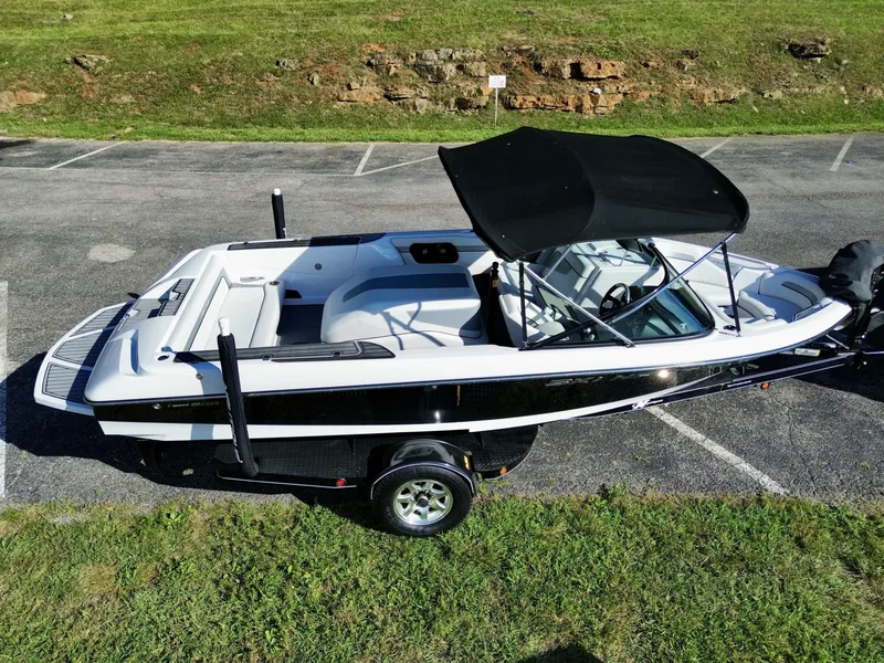 Slide: The Image of Correct Craft Ski Nautique 200 OB 2011 - 6536586