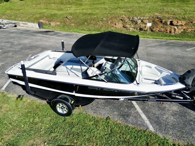 Slide: The Image of Correct Craft Ski Nautique 200 OB 2011 - 6536587