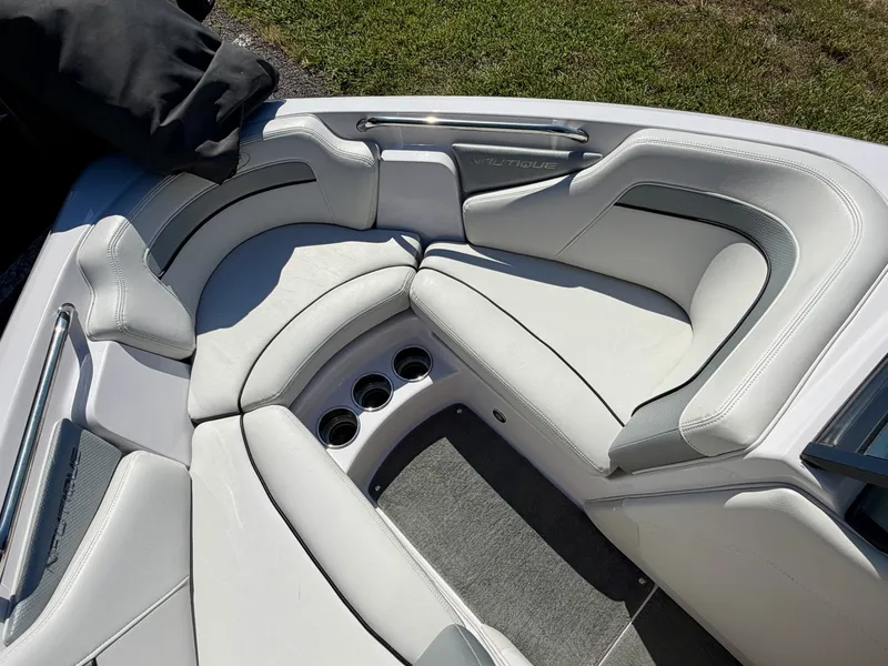 Slide: The Image of Correct Craft Ski Nautique 200 OB 2011 - 6536634