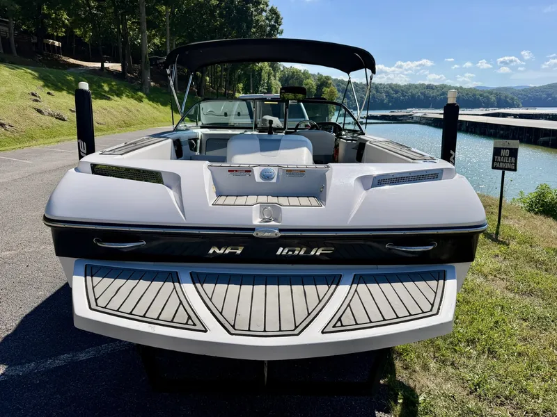 Slide: The Image of Correct Craft Ski Nautique 200 OB 2011 - 6536597