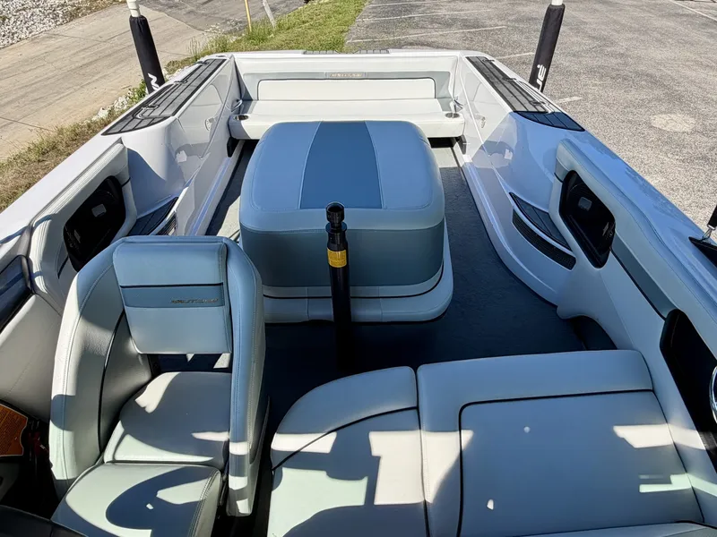 Slide: The Image of Correct Craft Ski Nautique 200 OB 2011 - 6536636