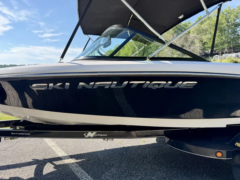 Slide: The Image of Correct Craft Ski Nautique 200 OB 2011 - 6536734