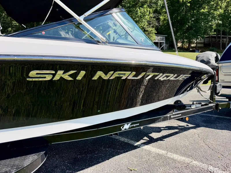 Slide: The Image of Correct Craft Ski Nautique 200 OB 2011 - 6536732