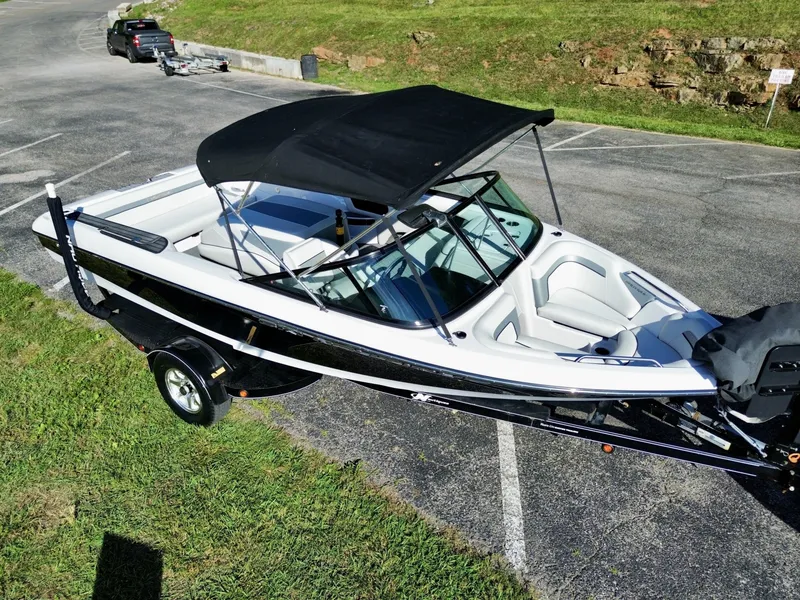 Slide: The Image of Correct Craft Ski Nautique 200 OB 2011 - 6536588