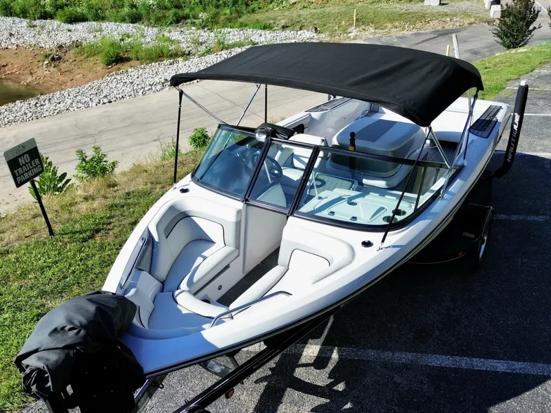 Slide: The Image of Correct Craft Ski Nautique 200 OB 2011 - 6536590