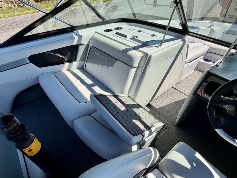 Slide: The Image of Correct Craft Ski Nautique 200 OB 2011 - 6536629