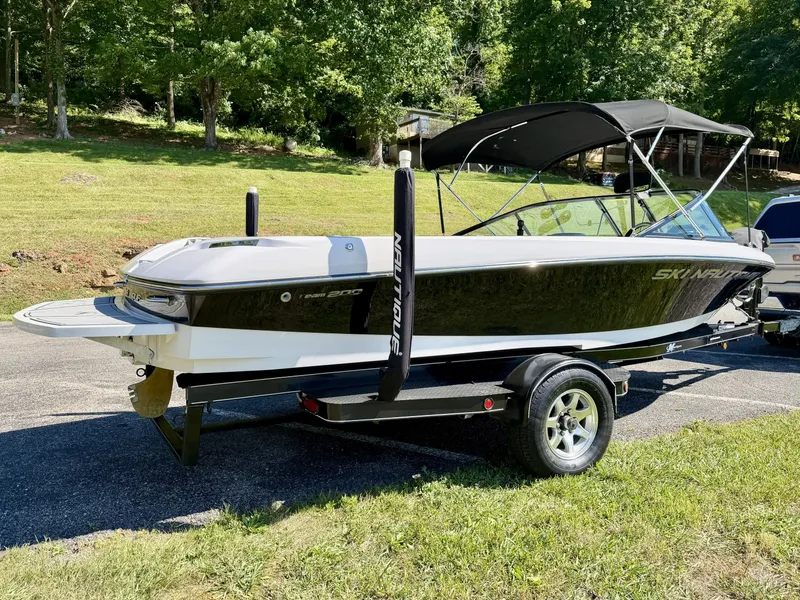Slide: The Image of Correct Craft Ski Nautique 200 OB 2011 - 6536599