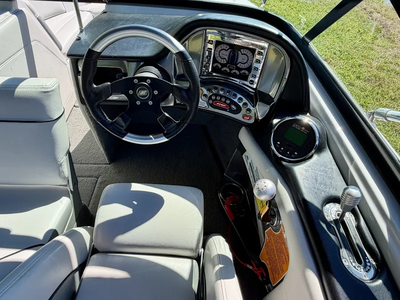 Slide: The Image of Correct Craft Ski Nautique 200 OB 2011 - 6536617