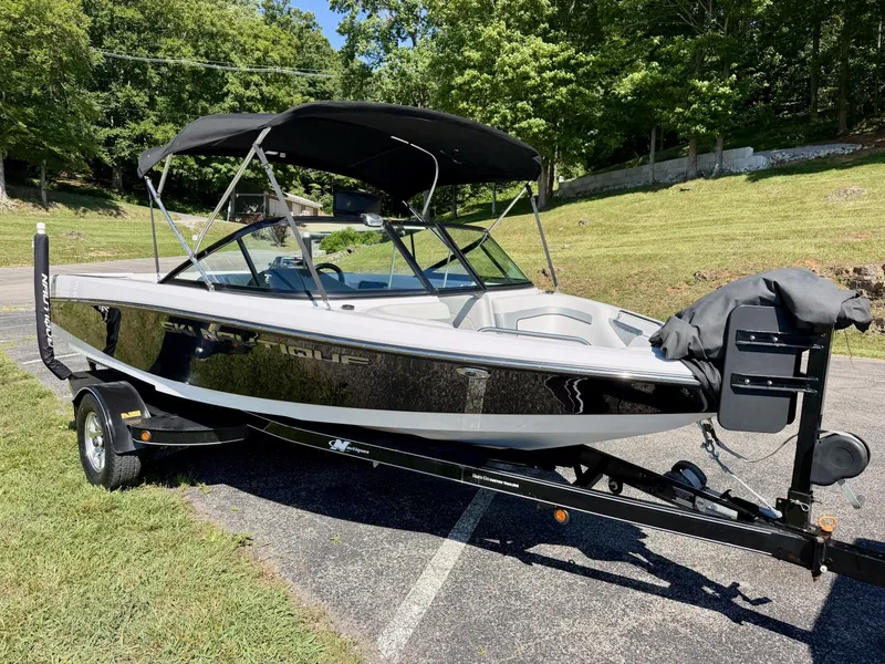 Slide: The Image of Correct Craft Ski Nautique 200 OB 2011 - 6536602