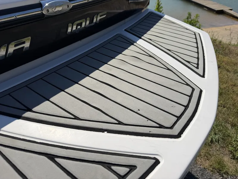 Slide: The Image of Correct Craft Ski Nautique 200 OB 2011 - 6536660