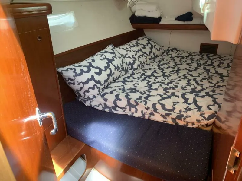 Slide: The Image of 2004 Beneteau Oceanis 393 - 6548915
