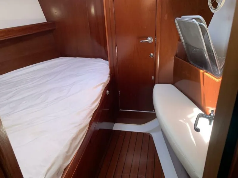 Slide: The Image of 2004 Beneteau Oceanis 393 - 6549018