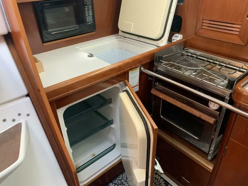 Slide: The Image of 2004 Beneteau Oceanis 393 - 6548909