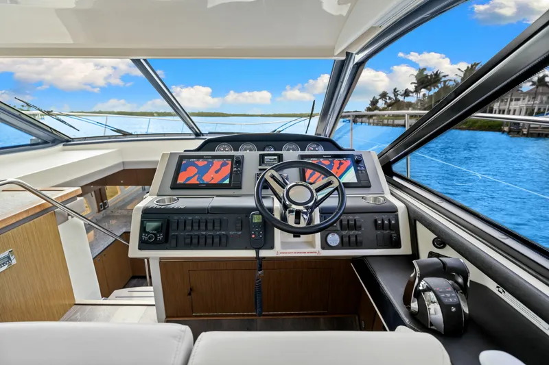 Slide: The Image of Sea Ray SUNDANCER 510 2017 - 6550764
