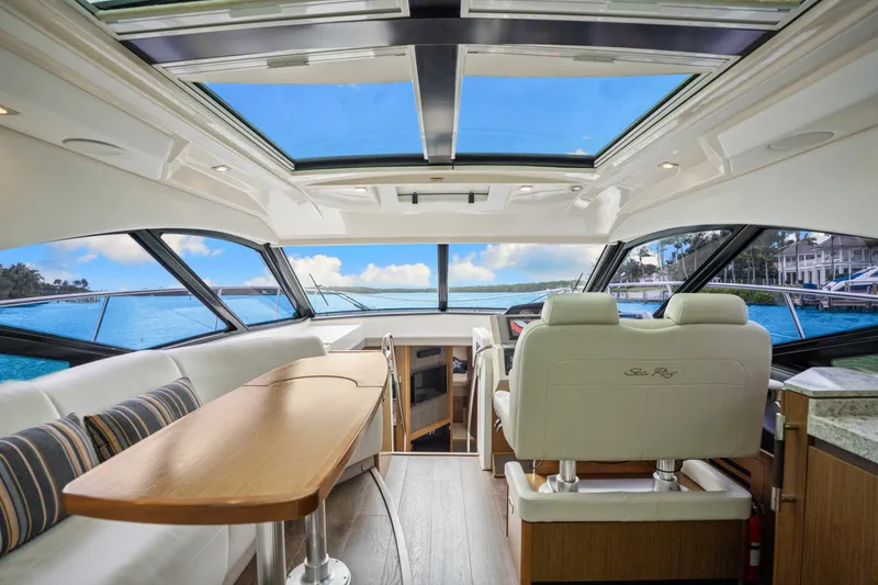 Slide: The Image of Sea Ray SUNDANCER 510 2017 - 6550770