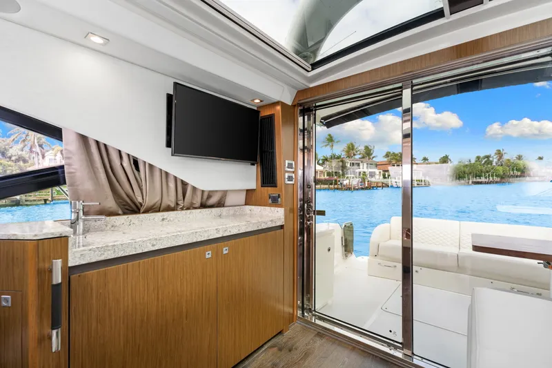 Slide: The Image of Sea Ray SUNDANCER 510 2017 - 6550776