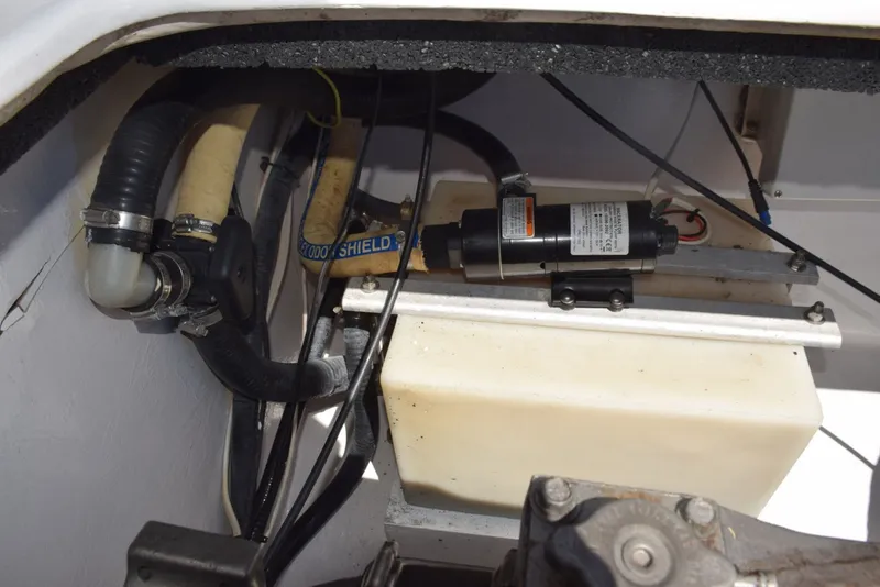 Slide: The Image of Holding Tank Outboard Of Starboard Motor - 6551444