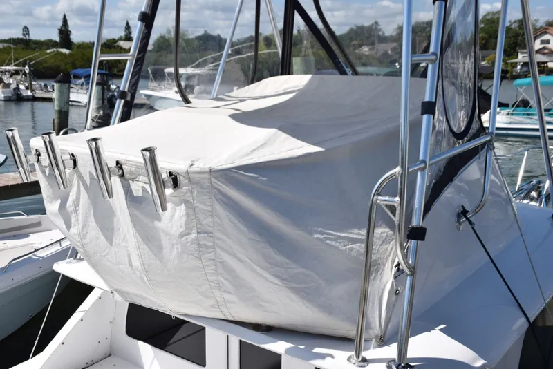 Slide: The Image of Flybridge Stays Covered When Not In Use - 6551449