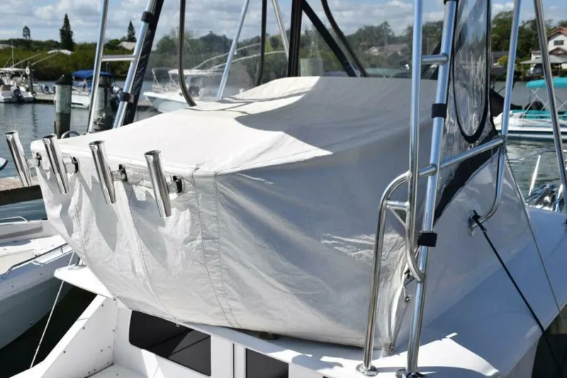 Slide: The Image of Flybridge Stays Covered When Not In Use - 7384121