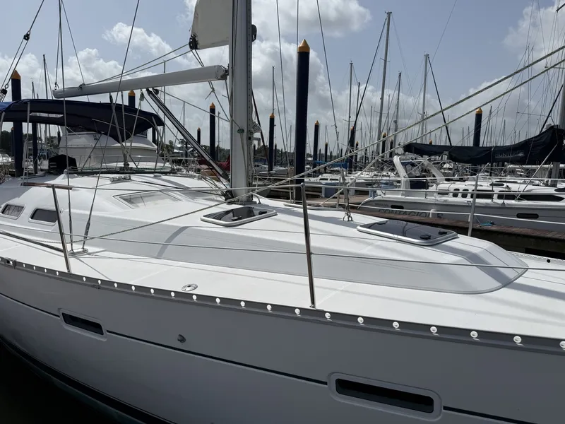 Slide: The Image of Beneteau 373 - 6551967