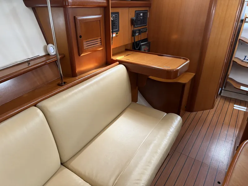 Slide: The Image of Beneteau 373 - 6552020