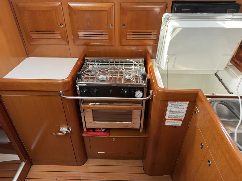 Slide: The Image of Beneteau 373 - 6552023
