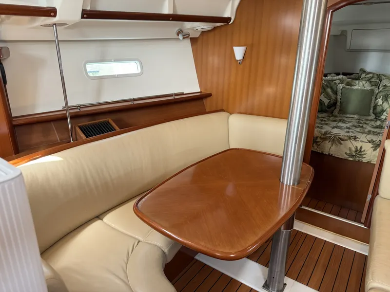 Slide: The Image of Beneteau 373 - 6552010