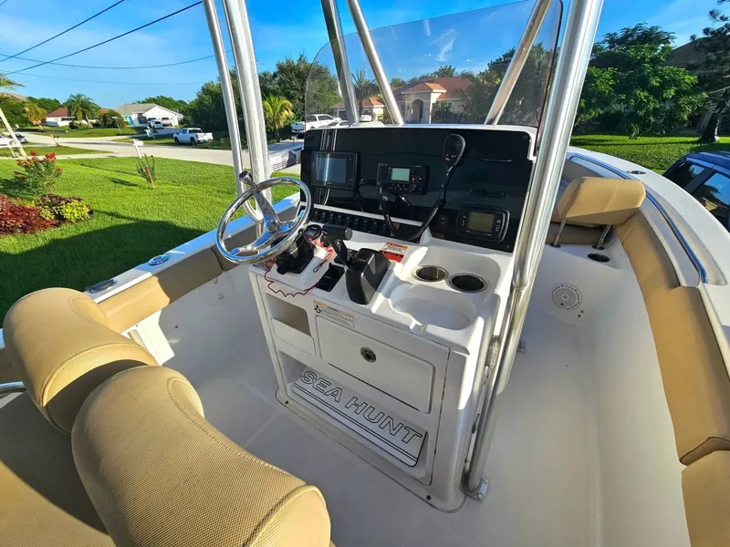 Slide: The Image of Sea Hunt Ultra 211 2017 - 6551584