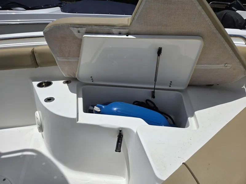 Slide: The Image of Sea Hunt Ultra 211 2017 - 6551567