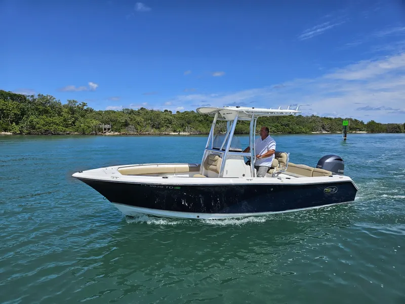 Slide: The Image of Sea Hunt Ultra 211 2017 - 6551515
