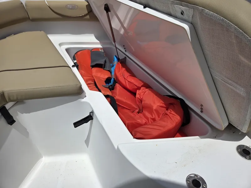 Slide: The Image of Sea Hunt Ultra 211 2017 - 6551564