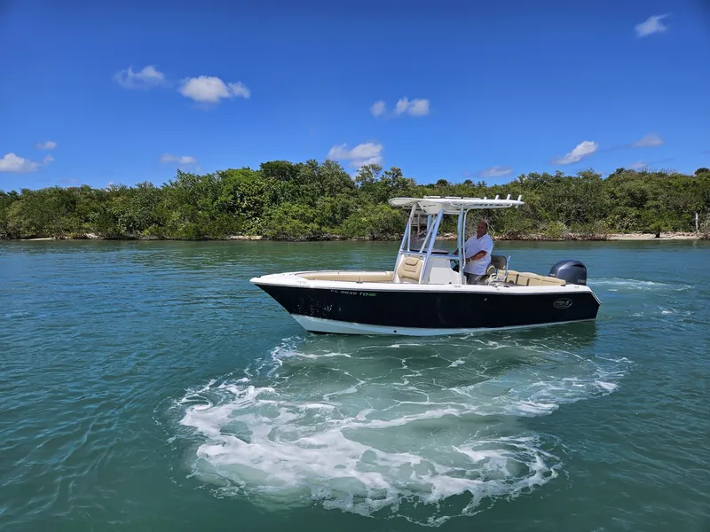Slide: The Image of Sea Hunt Ultra 211 2017 - 6551517