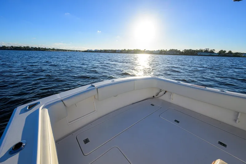 Slide: The Image of Aura 28 Heron's Catch - Exterior Cockpit 1998 Aura 28 CenterConsole Heron's Catch - 7656279