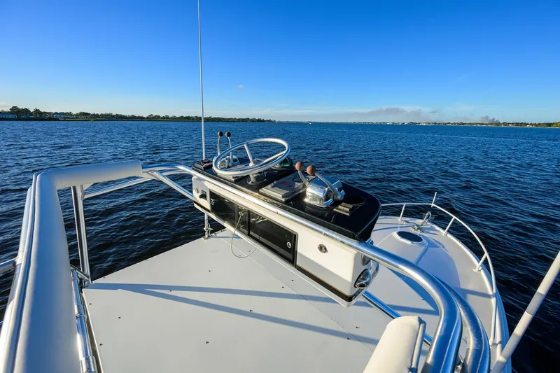 Slide: The Image of Aura 28 Heron's Catch - Exterior Tower 1998 Aura 28 CenterConsole Heron's Catch - 7656293